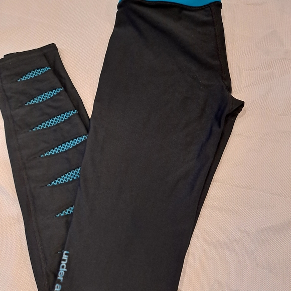 Under Armour black  leggings. - Picture 4 of 4